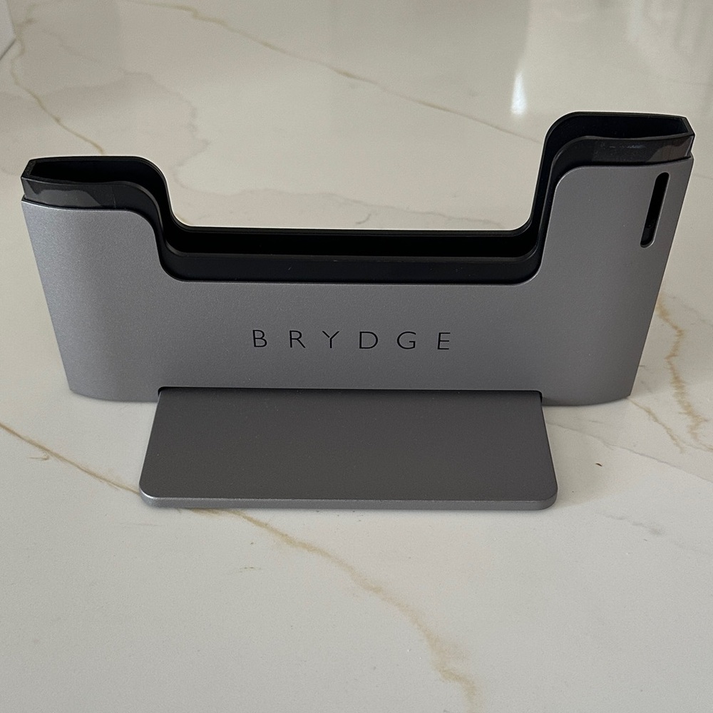 Brydge Vertical Laptop Stand in Gray